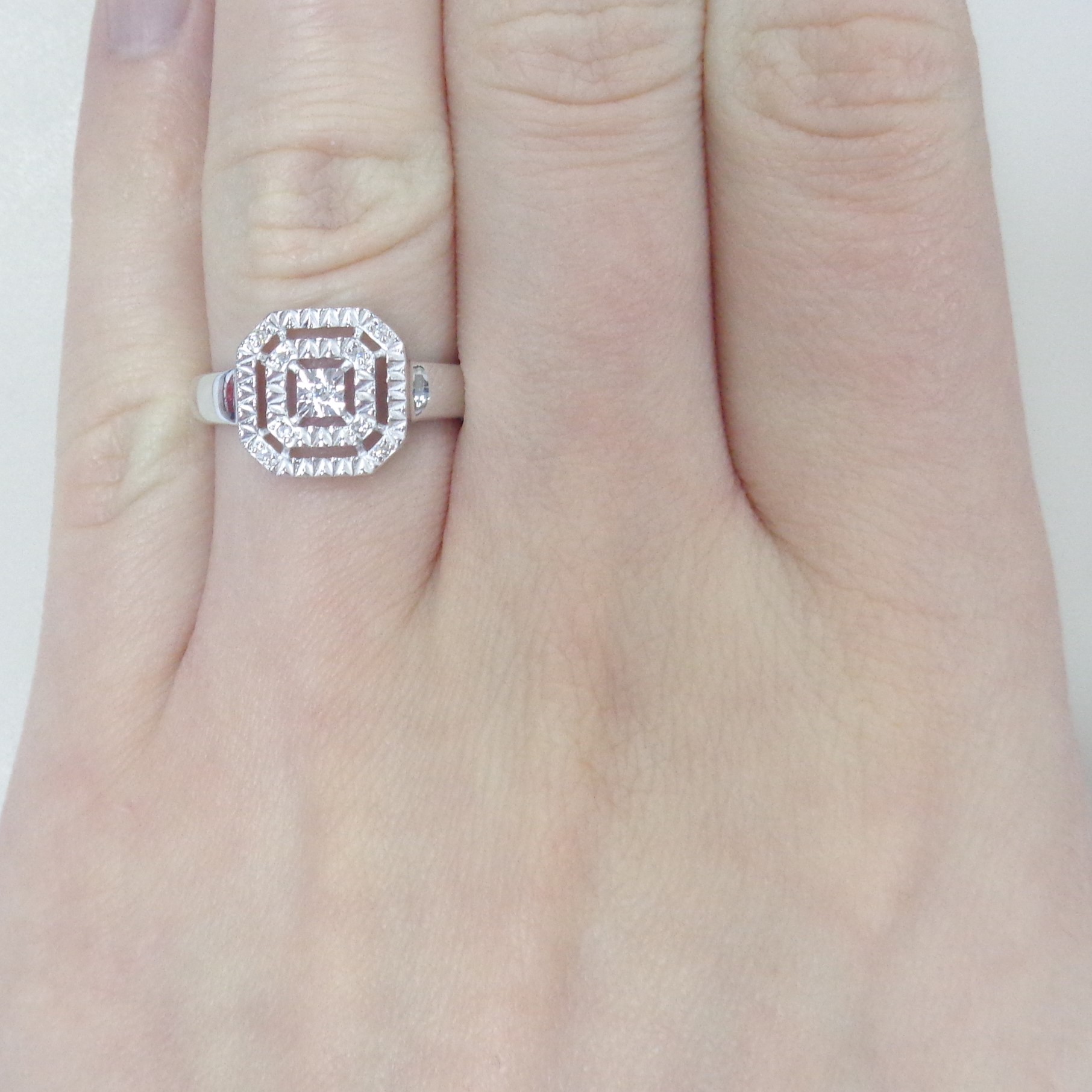 Серебряное кольцо с бриллиантами